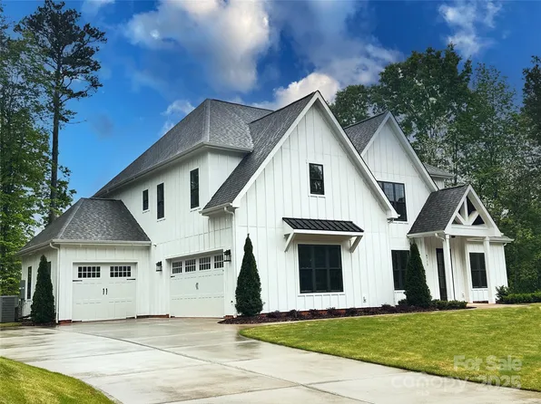 6712 Cove Ln, Sherrills Ford, NC 28673