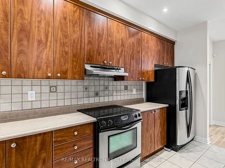 142 Mistywood Cres W — Photo 13