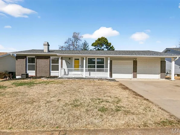 1466 El Camino Dr, Florissant, MO 63031