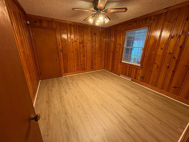 208 Hargrave Ave — Photo 9