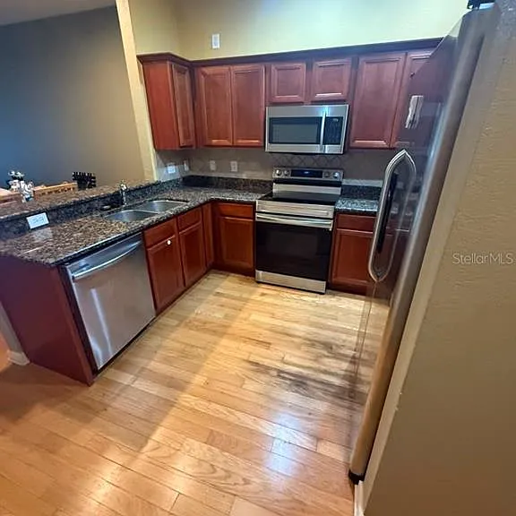 3069 Ashland Ln N — Photo 3