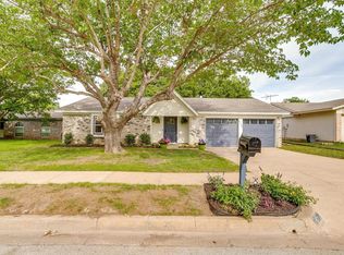 112 Matthew Dr, Crowley, TX 76036