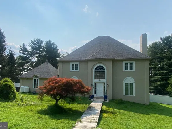 1103 Clover Hill Dr, West Chester, PA 19382