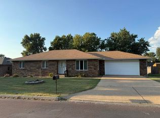 807 E 16th St, Mountain Grove, MO 65711