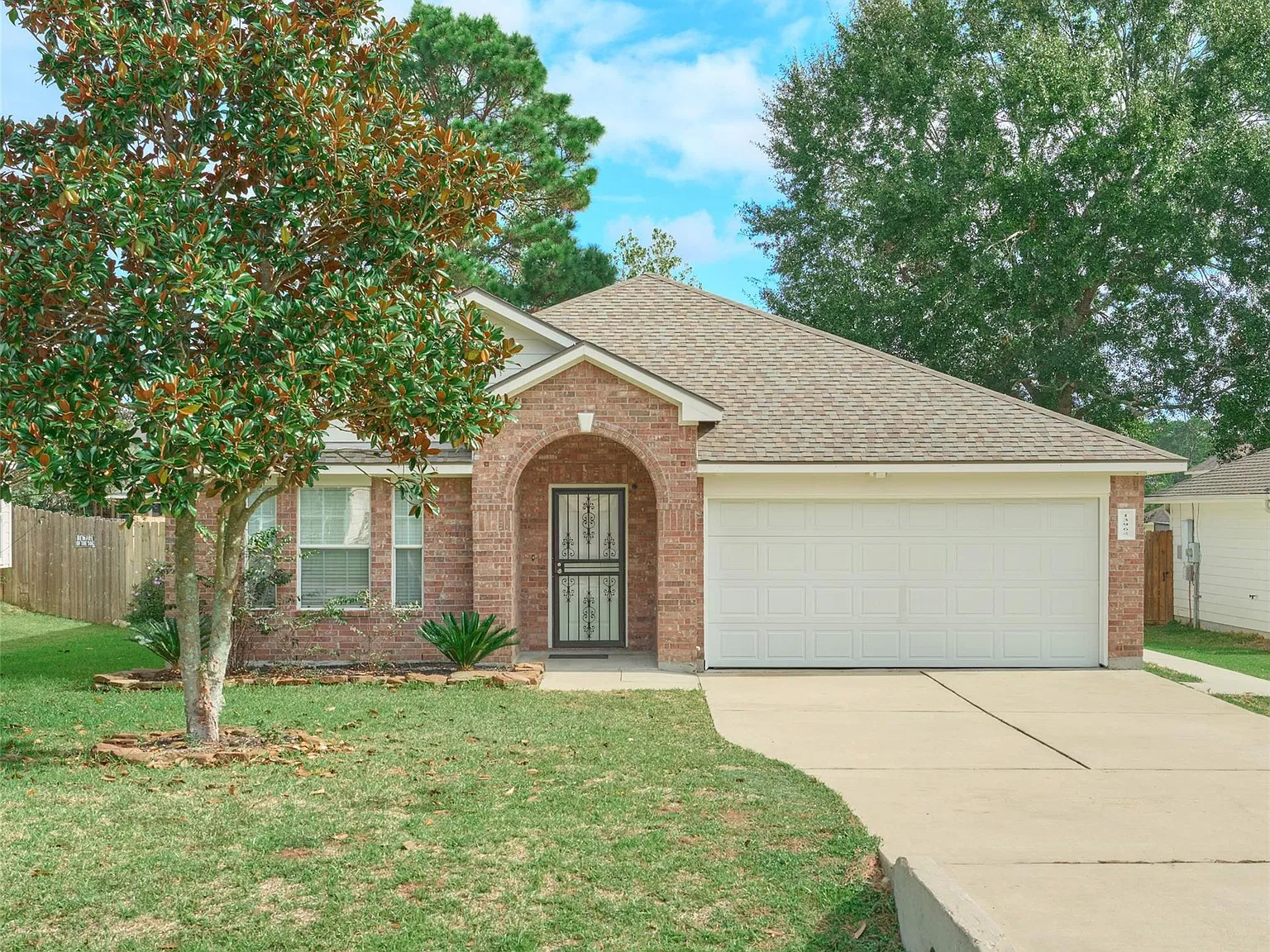3 bed, 2.0 bath, 1576 sqft, $1,600 — Photo 1
