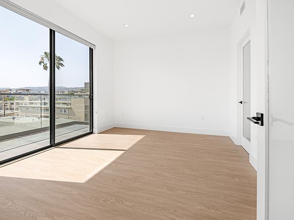 3rd image of 8555 Colgate Ave #501