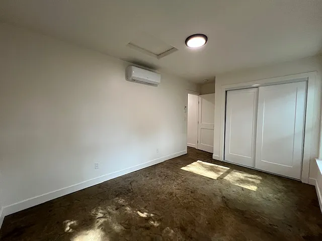 205 W 20th St — Photo 15