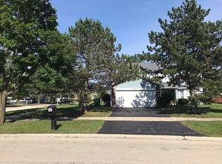 1031 Ashford Ln, Westmont, IL 60559