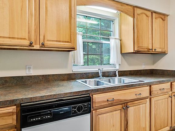 3rd image of 2023 Brentwood Dr