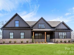 135 Harbourtown Dr, Cherryville, NC 28086