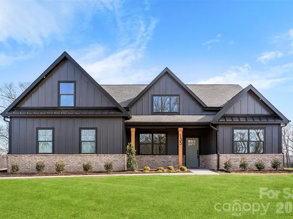 135 Harbourtown Dr, Cherryville, NC 28086