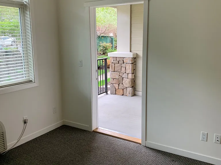 1370 Ridgeway Dr — Photo 15
