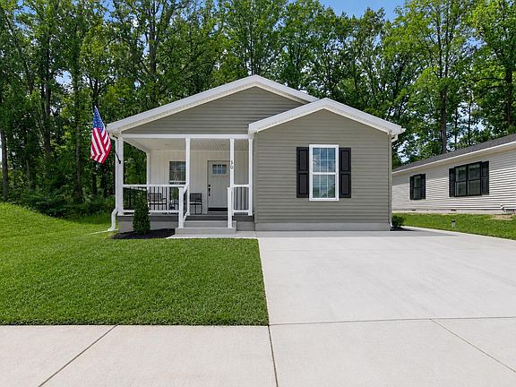Exterior Image-1-Ritz Craft Cinnamon Woods