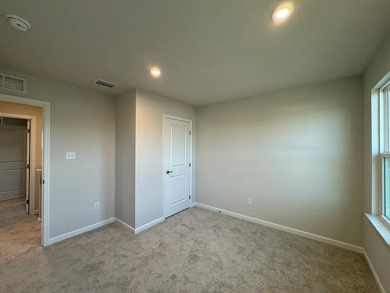 148 Crown St — Photo 10