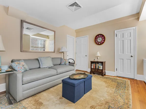 240 East 79th Street image 8 of 12