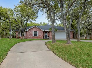 100 Sanleanna Dr, Rockport, TX 78382