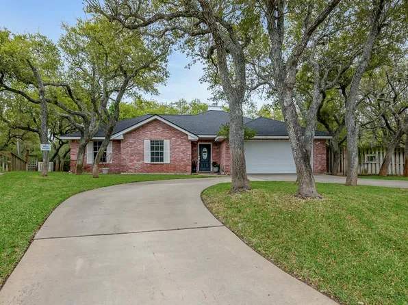 100 Sanleanna Dr, Rockport, TX 78382