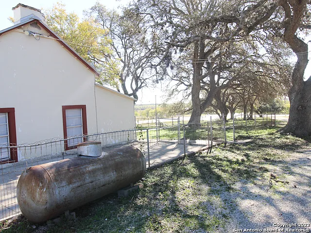 8811 FM 471 N — Photo 20