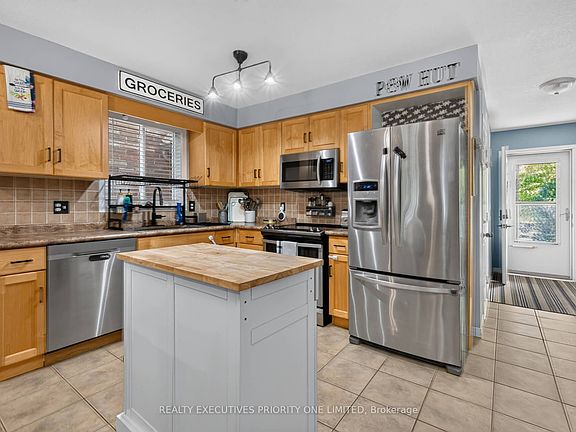 5th image of 37 Bond Ct #9