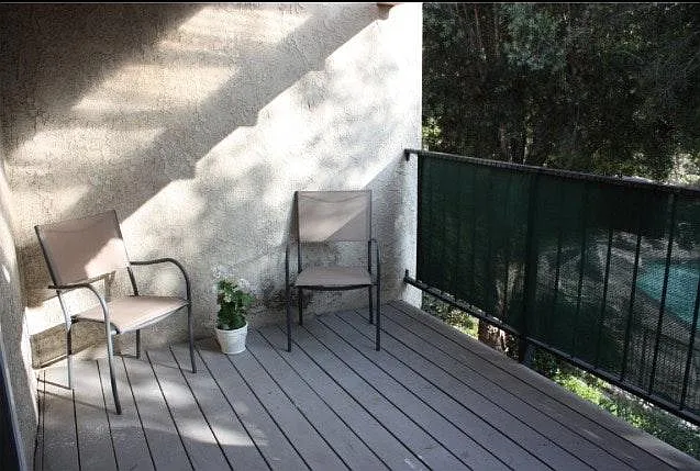 balcony