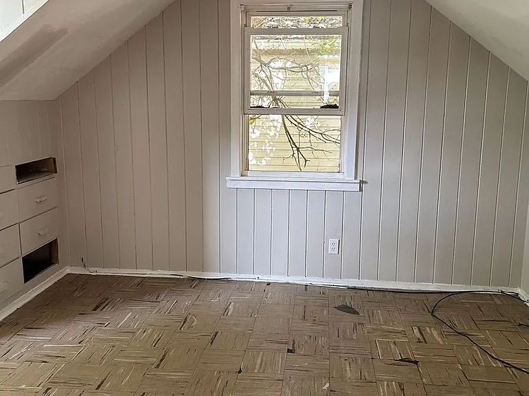 122 W Florence Ave — Photo 9