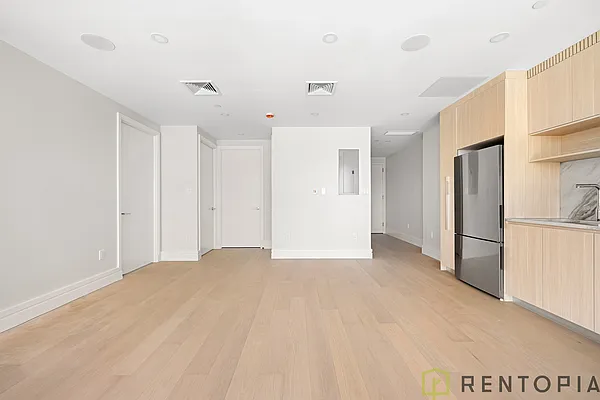 Living room, photo 2