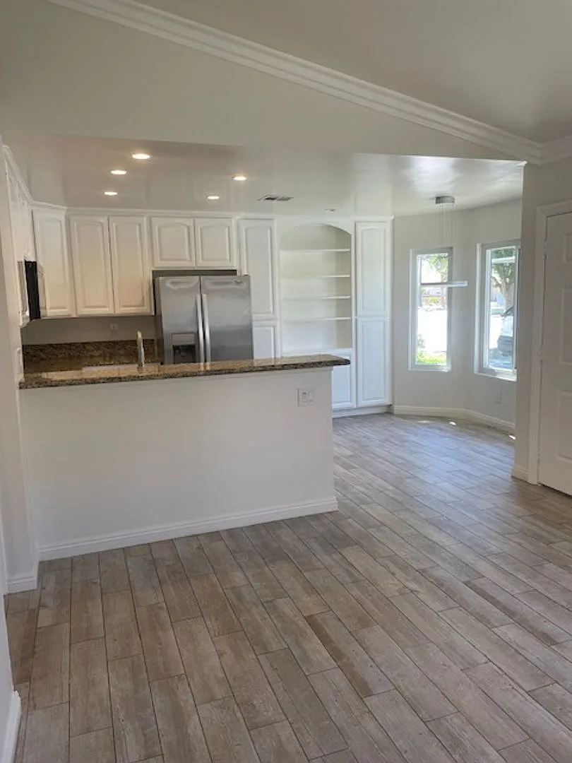 Beautiful 2 Bed/2 Bath Gated Condo in Desirable Royal Palms Community! — Photo 4