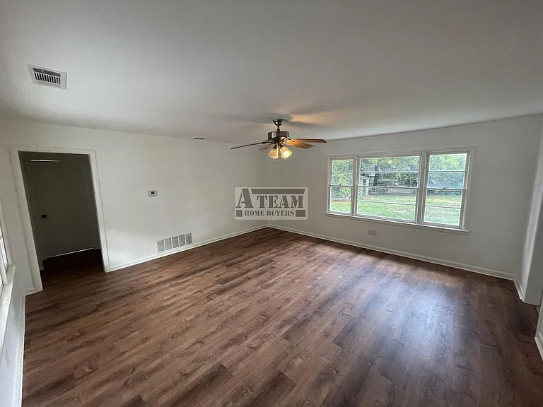 505 Highland Dr — Photo 3