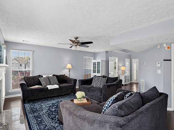 5th image of 3902 Market St