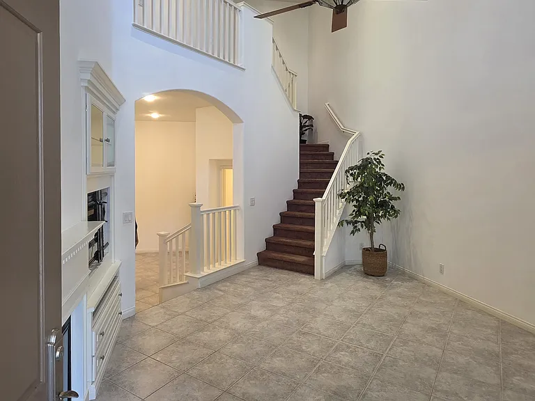 66 Burlingame — Photo 2