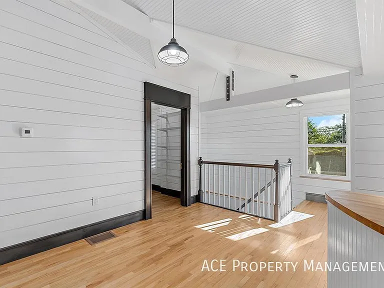 902 Dilger Ave — Photo 6