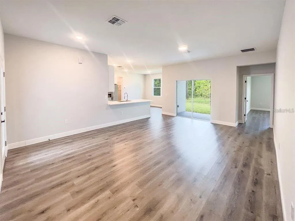 4 bed, 2.0 bath, 1694 sqft, $2,497 — Photo 2