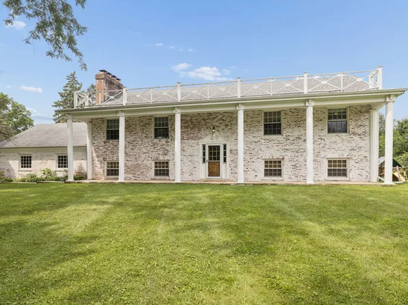 1N480 Indian Knoll Rd, West Chicago, IL 60185