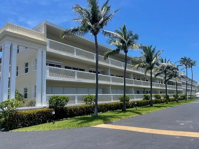2545 S Ocean Blvd #303
