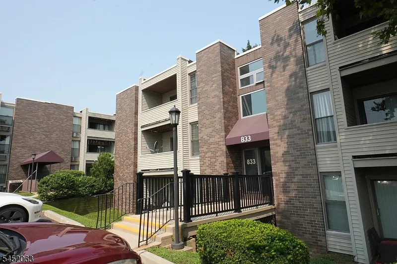 1 bed, 1.0 bath, $2,000 — Photo 3