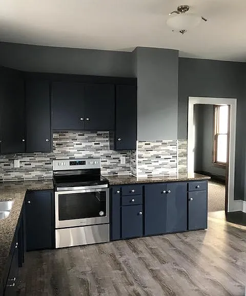 2513 Fremont Ave N — Photo 2