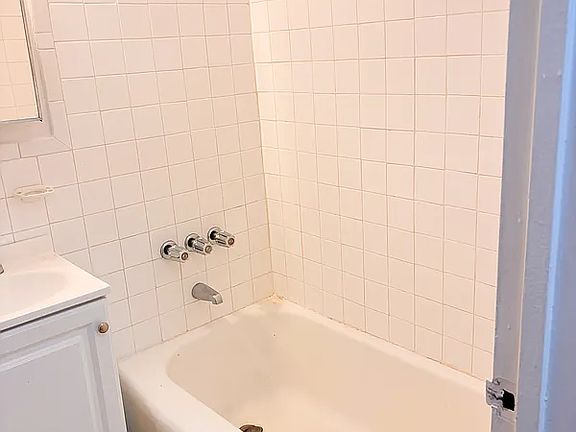 4th image of 41-98 Forley St #7K