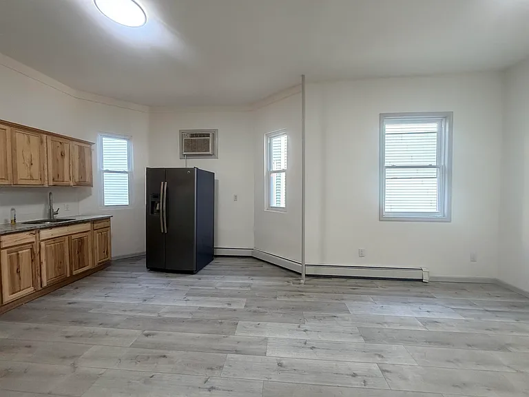 124 Winfield Ave #1 — Photo 16