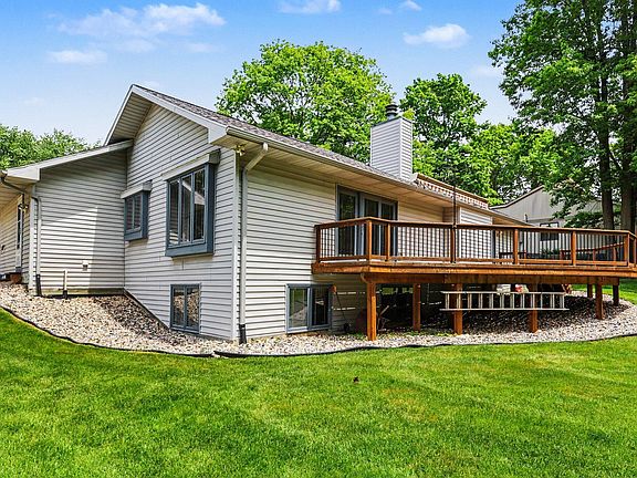 4th image of 5649 Woodstock Dr