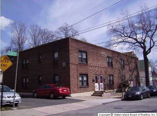 24 Hemlock Ln, Staten Island, NY 10309