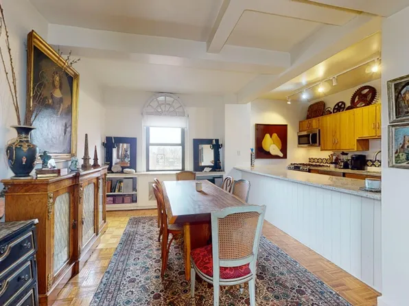 2166 Broadway image 7 of 10