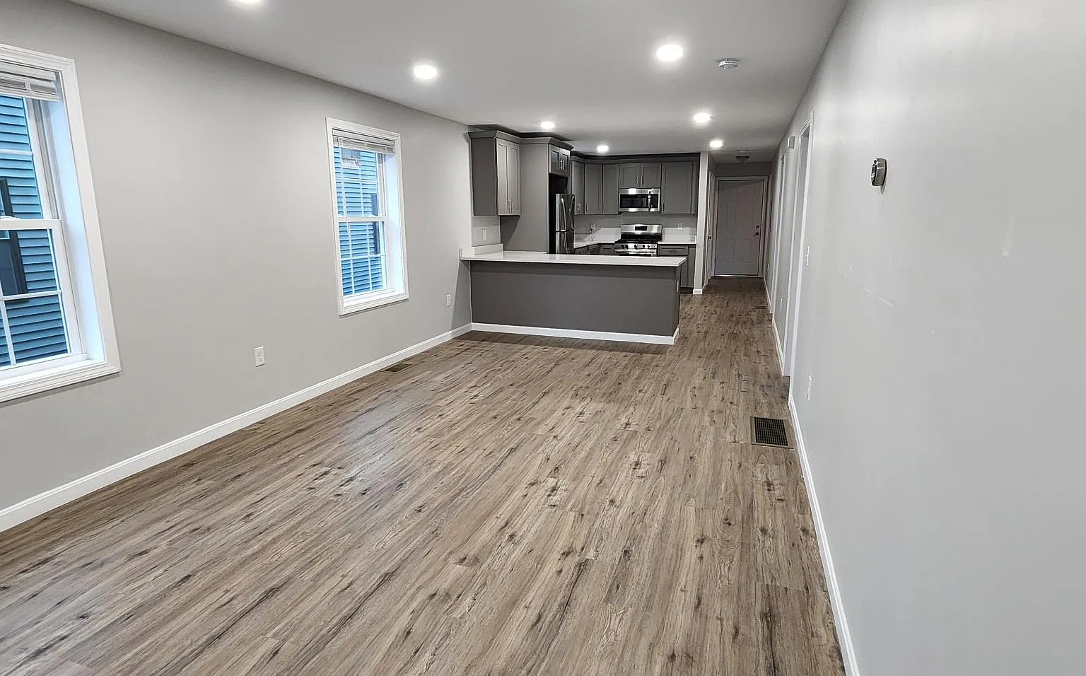 27 Douglas Ave — Photo 3