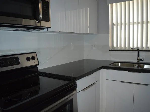 8860 Fontainebleau Blvd APT 504, Miami, FL 33172