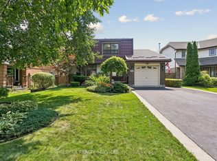 11 Longbourne Cres, Brampton, ON L6S 2R8