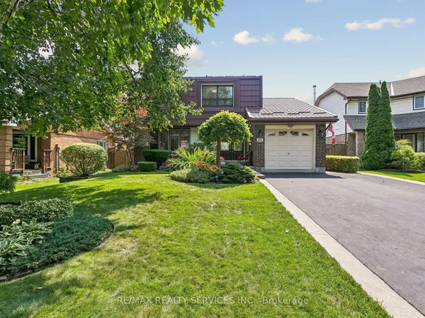 11 Longbourne Cres, Brampton, ON L6S 2R8