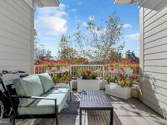 5th image of 900 Washington St N #305E