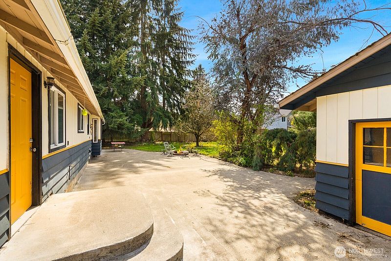 5th image of 11122 Angeline Road E