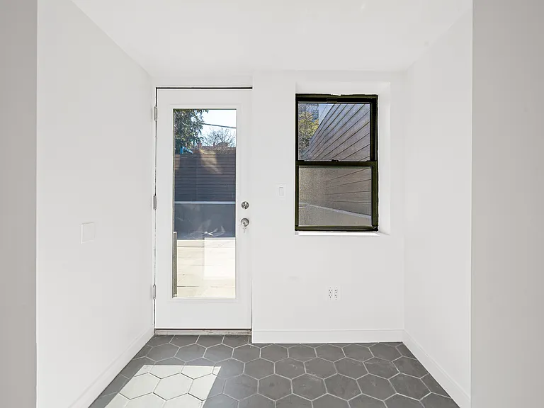 132 Carroll St #1 — Photo 23