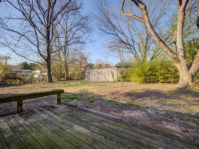 1025 Roswell Rd — Photo 18