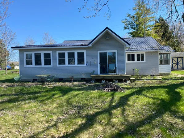 3230 Hazel St, Osseo, MI 49266
